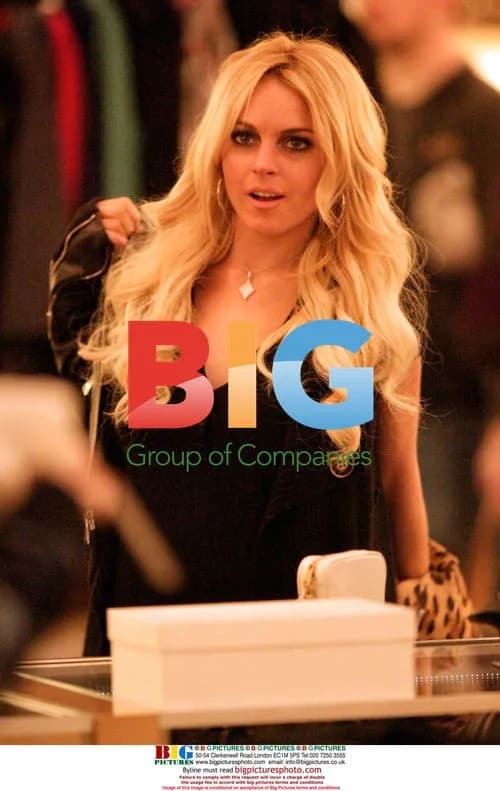 Lindsay Lohan Shopping at Marc Jacobs