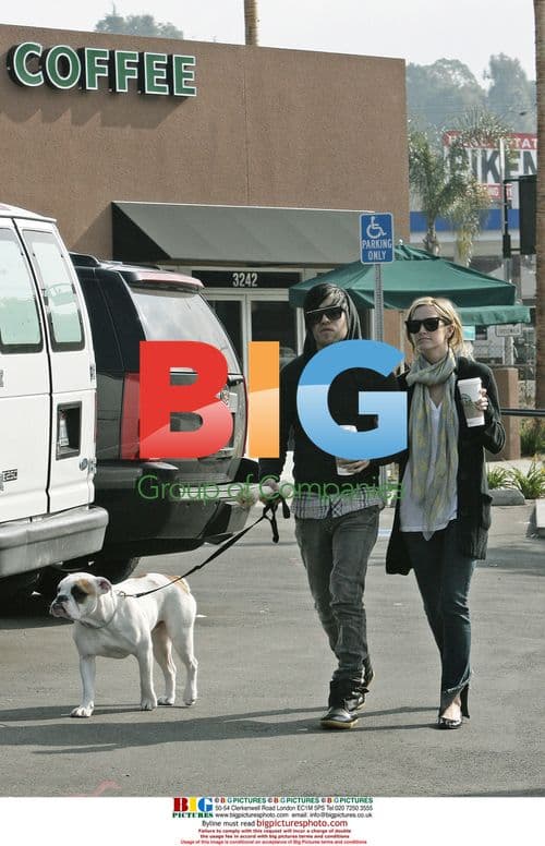 Pete Wentz and Ashlee Simpson take Starbucks break