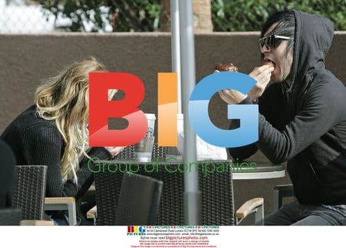 Pete Wentz & Ashlee Simpson take coffee break with dog