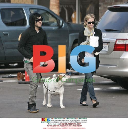 Pete Wentz and Ashlee Simpson take Starbucks break