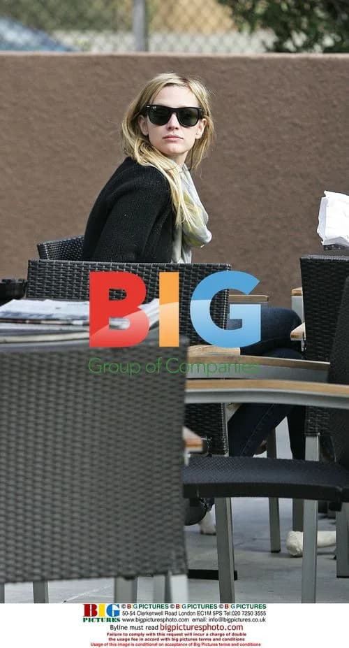 Pete Wentz and Ashlee Simpson take Starbucks break