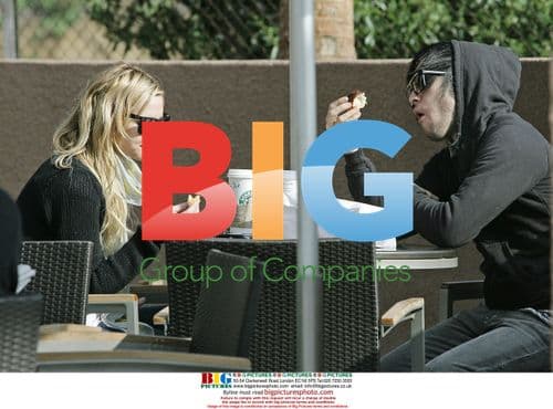 Pete Wentz and Ashlee Simpson take coffee break