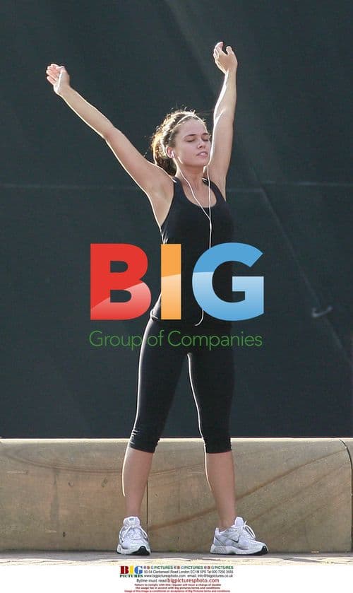 Jodie Gordon Spotted Doing Morning Exercise