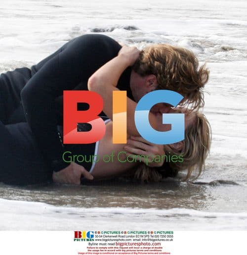 Kim Cattral and Jason Lewis on Sex And The City set