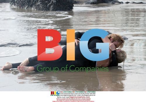 Kim Cattral and Jason Lewis on Sex And The City set