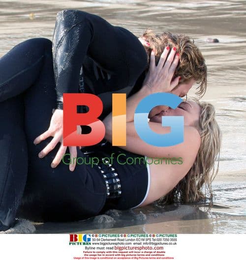 Kim Cattral and Jason Lewis on Sex And The City set