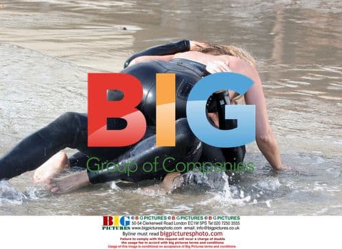 Kim Cattral and Jason Lewis on Sex And The City set