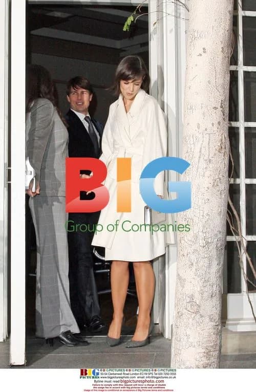 Tom Cruise and Katie Holmes Dine Out
