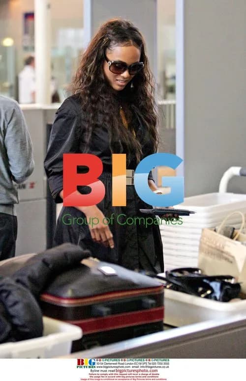 Tyra Banks Departs LAX in Sleek Mac