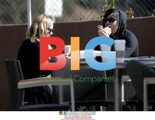 Ashlee Simpson and Pete Wentz get coffee
