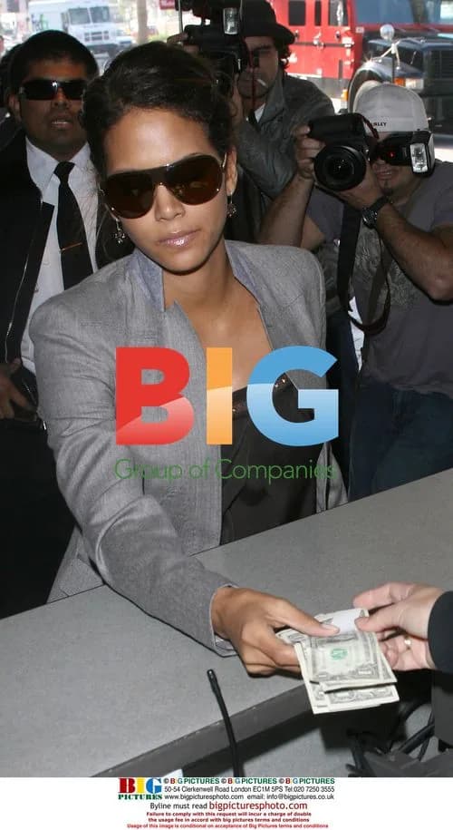 Halle Berry Shopping While Pregnant