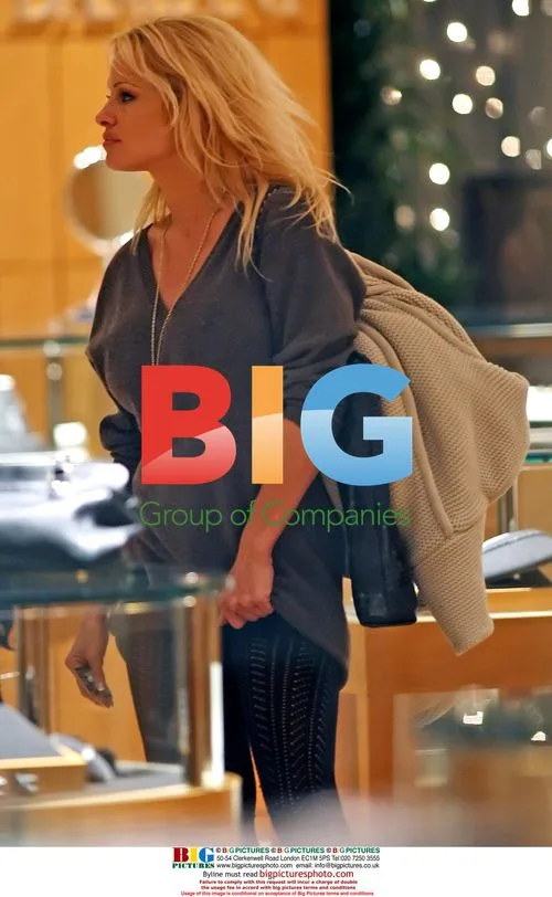 Pamela Anderson Buys Rolex After Divorce Filing