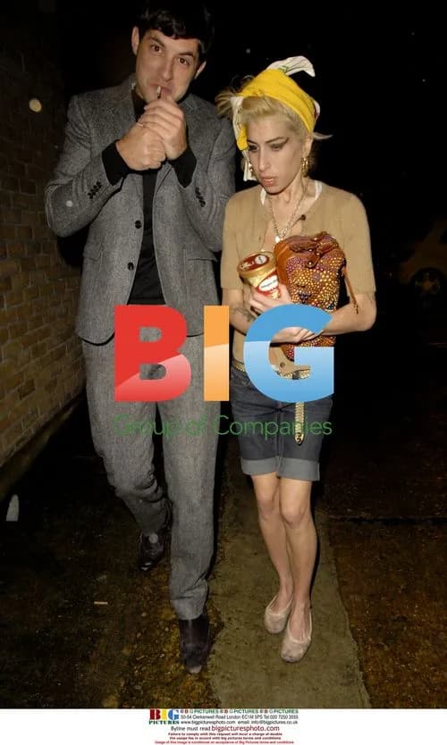 Amy Winehouse stops at a corner shop