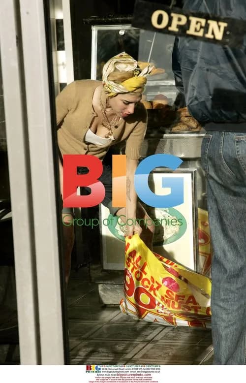 Amy Winehouse shopping in London