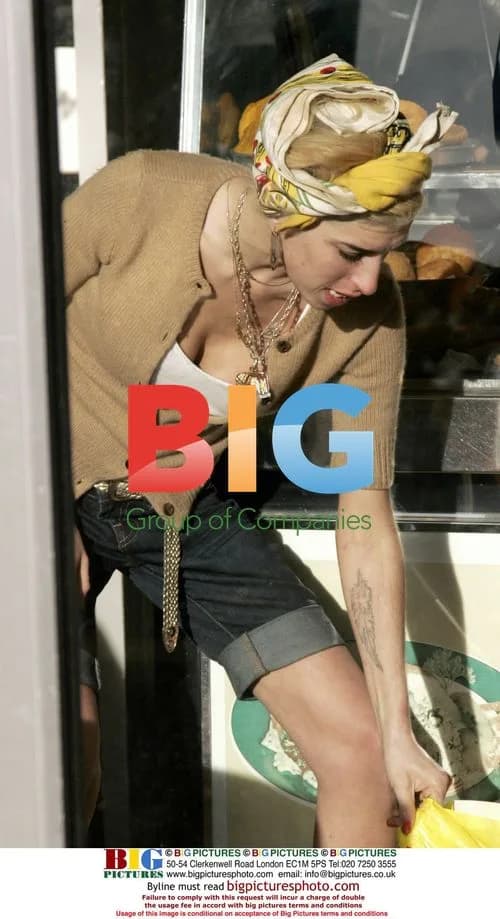 Amy Winehouse Shopping in London