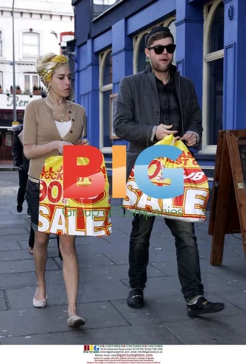 Amy Winehouse Goes Shopping in London