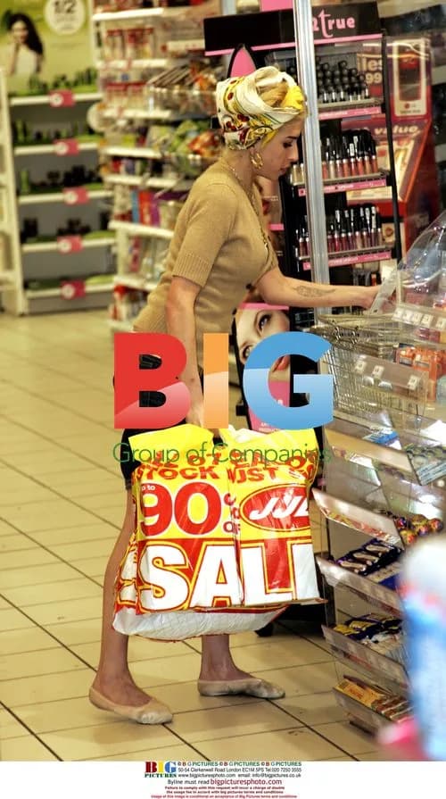 Amy Winehouse Goes Shopping in London