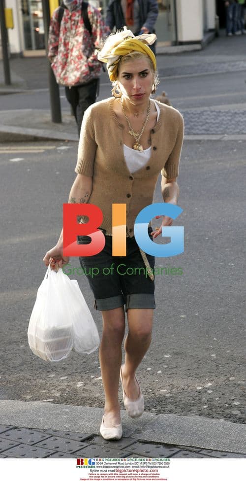 Amy Winehouse Buys Caribbean Chicken