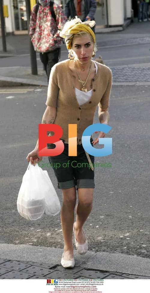 Amy Winehouse Buys Caribbean Chicken