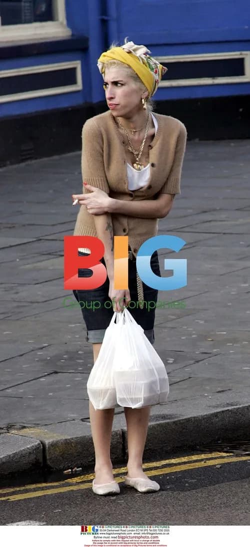 Amy Winehouse buys Caribbean chicken