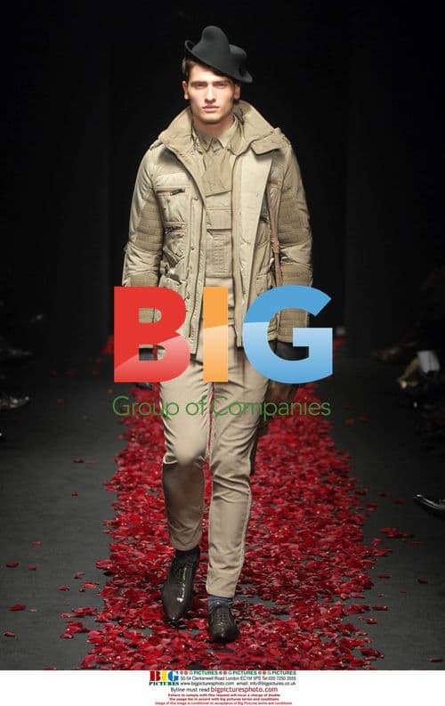 Milan Fashion Week Gaetano Navarra Fall-Winter 2008