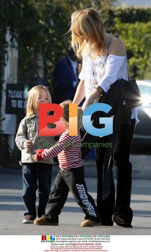 Kate Hudson and son out with girlfriend