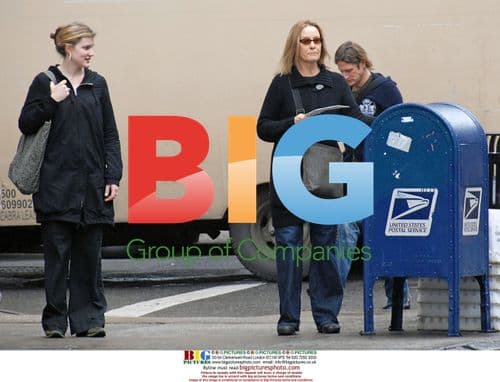 Jessica Lange and daughter shopping