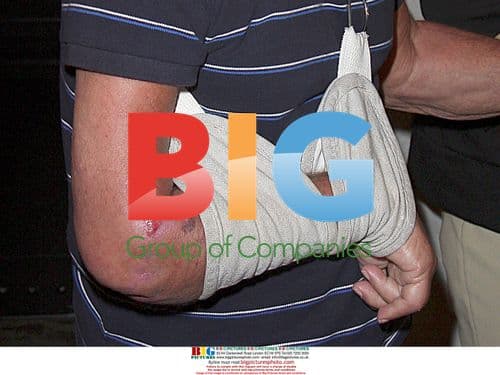 Robert Conrad Leaves Nightclub With Daughters