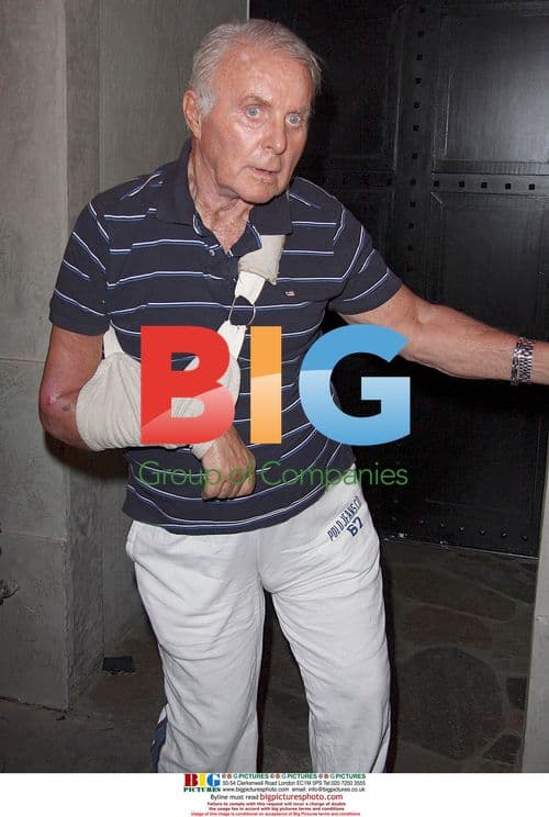 Robert Conrad leaves West Hollywood nightclub with daughters