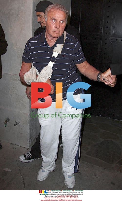 Robert Conrad leaves club with daughters