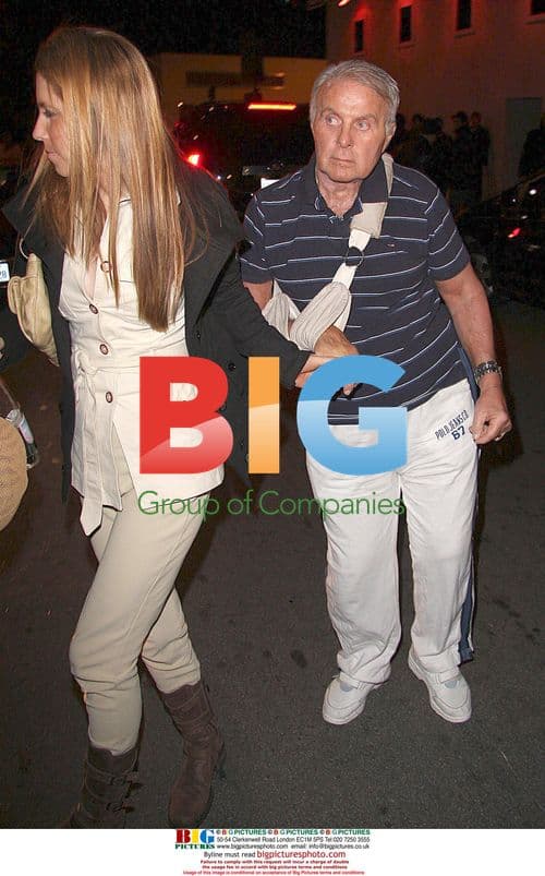 Robert Conrad leaves club with daughters