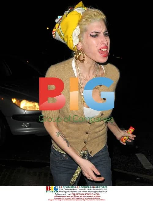 Amy Winehouse out with friend Mark Ronson