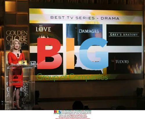 Mary Hart announces "Mad Men" Golden Globe win