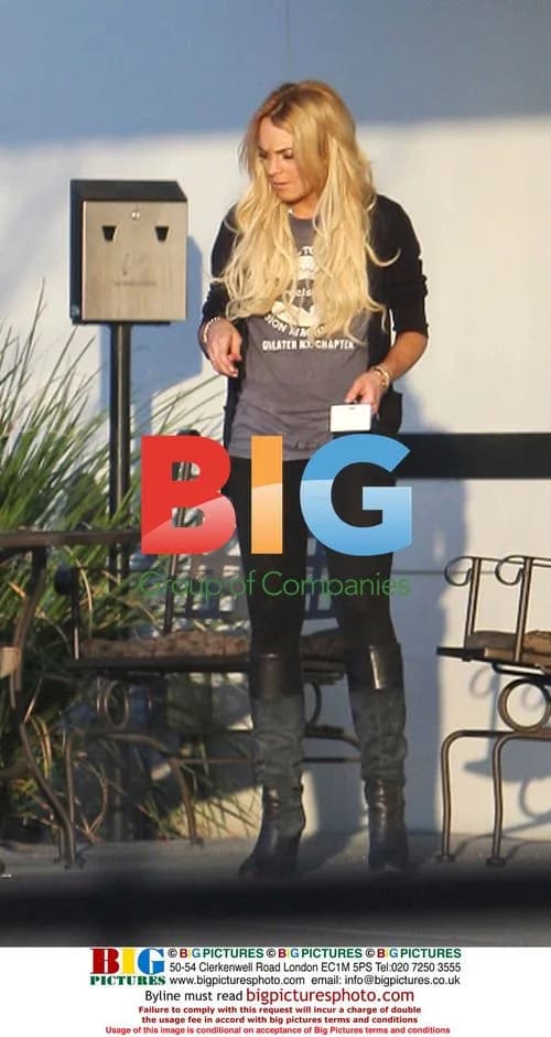 Lindsay Lohan Takes Community Service Break