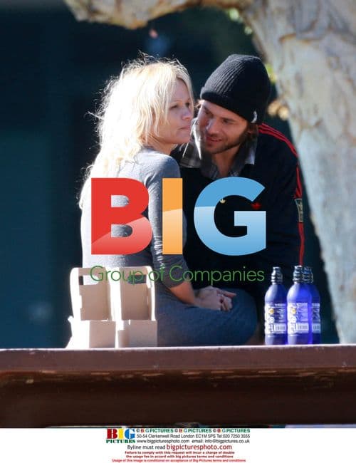 Pamela Anderson and Rick Salomon reunite in Malibu park