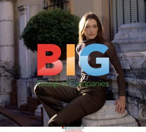 Model Carla Bruni Posing