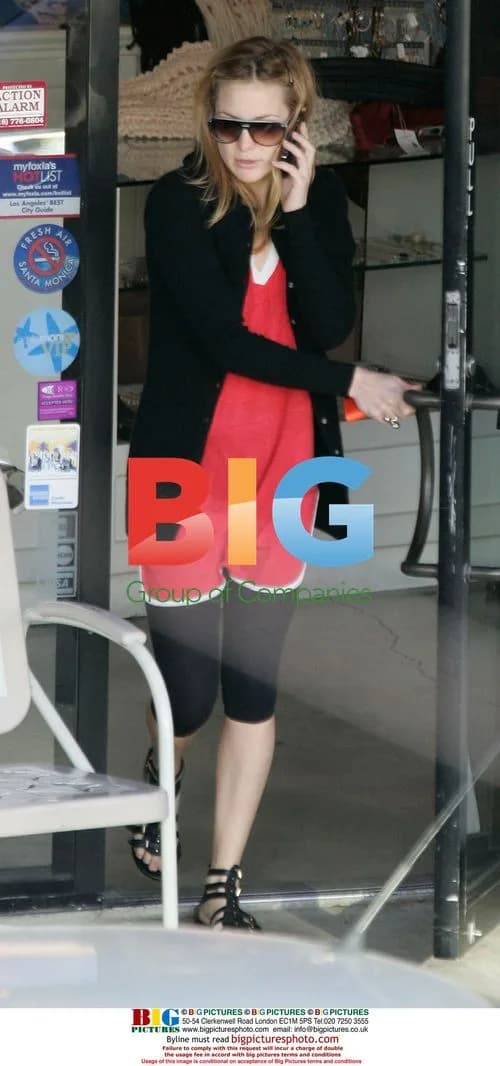 Kate Hudson Shopping with Friends in Santa Monica