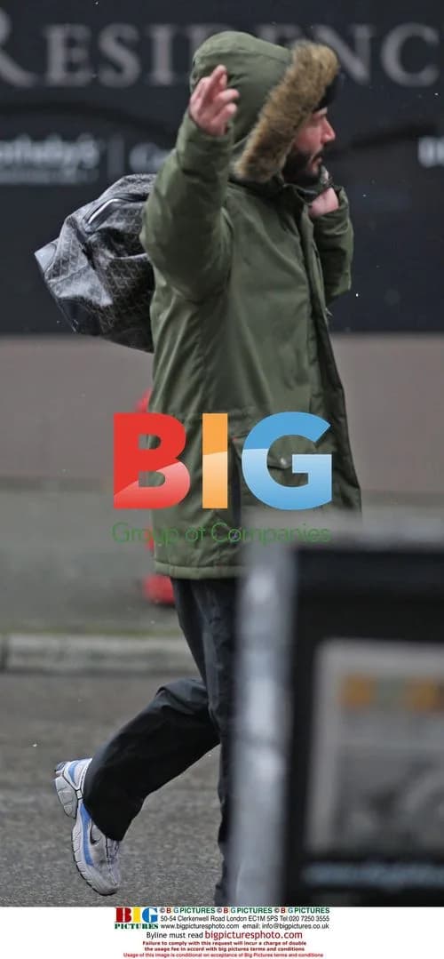 Keanu Reeves battles snow in Vancouver