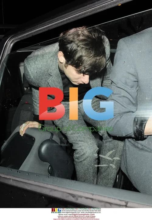 Mark Ronson Arrives at Apartment