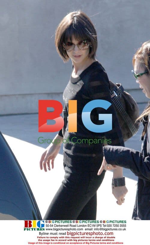 Katie Holmes Goes Christmas Shopping with Bodyguards