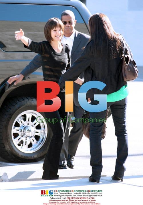 Katie Holmes goes Christmas shopping with bodyguards