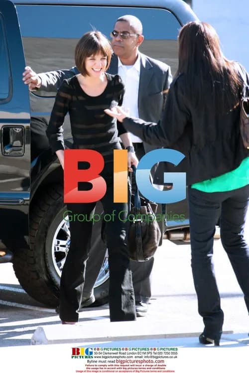 Katie Holmes Goes Shopping With Bodyguards