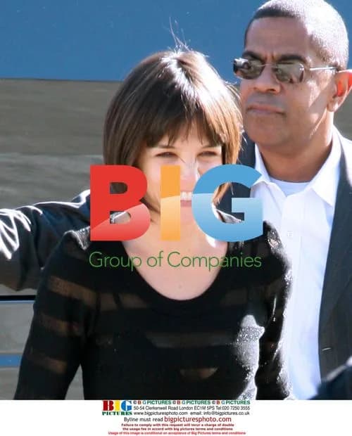 Katie Holmes Goes Christmas Shopping