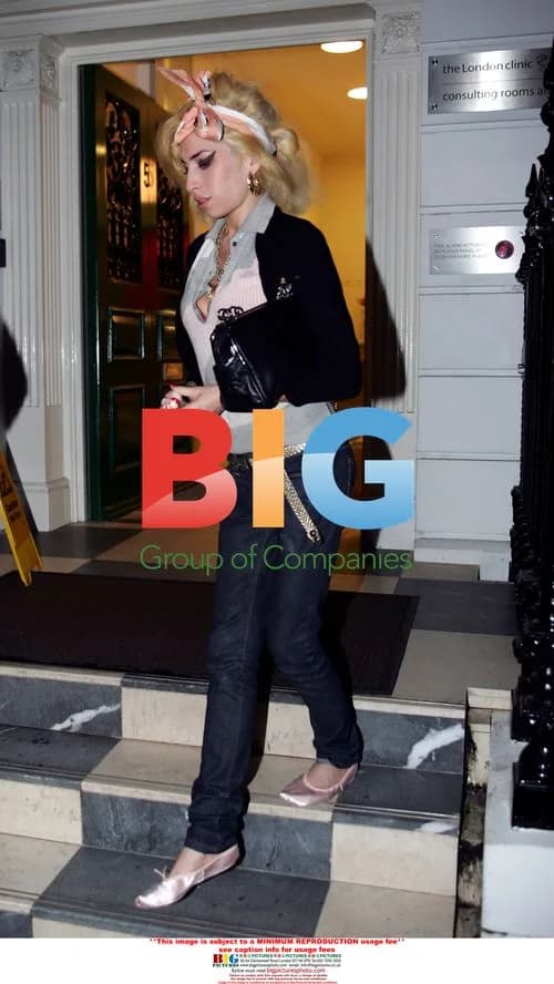 Amy Winehouse visits London clinic