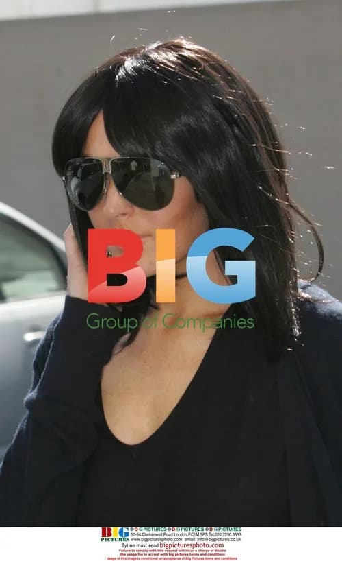 Lindsay Lohan Wearing Wig in Santa Monica