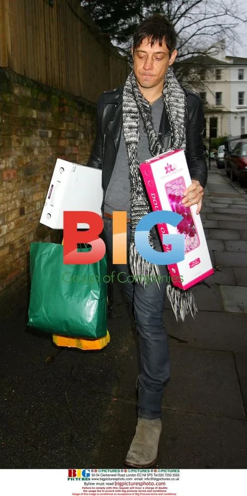 Kate Moss Leaves Davinia Taylor's Home
