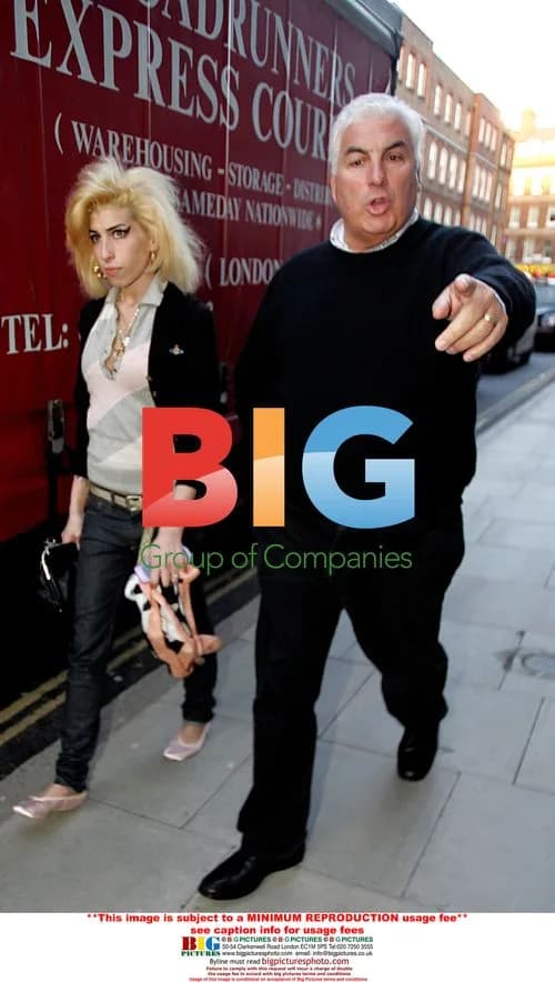 Amy Winehouse visits London clinic