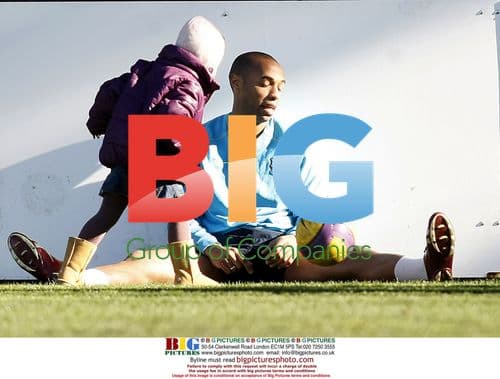 Thierry Henry plays with kids in Barcelona