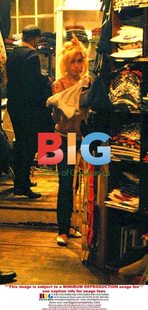 Amy Winehouse Shops with Dad Mitch