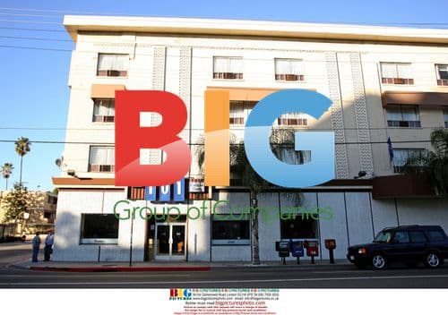 Ashley Jensen gets coffee with husband